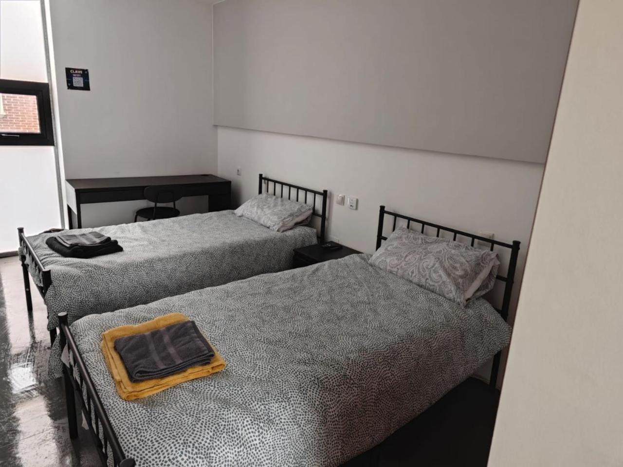 Hostal Nana B&B アロヨ・デ・ラ・エンコミエンダ エクステリア 写真